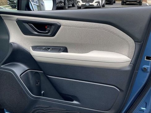 Certified 2025 Subaru Forester Premium image 27