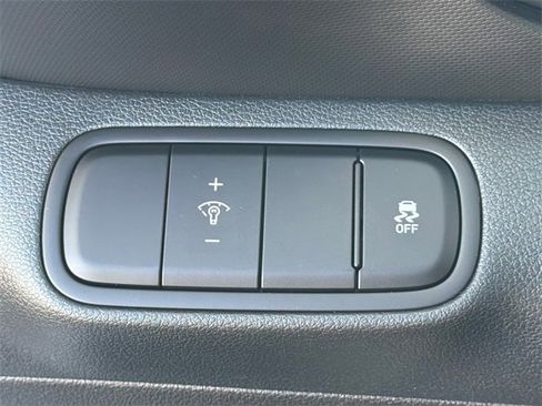 Used 2025 Hyundai Venue Limited image 22