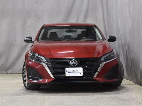 Used 2024 Nissan Altima 2.5 SV image 4