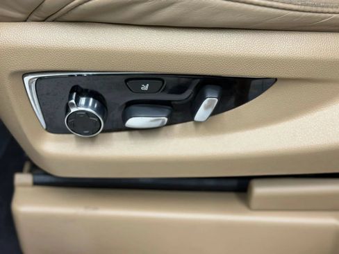 Used 2019 Cadillac Escalade Platinum AWD/4WD image 25