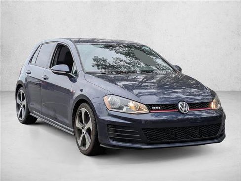 Used 2017 Volkswagen Golf S image 7
