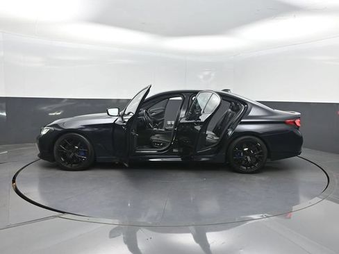 Used 2021 BMW M550i xDrive w/ Dynamic Handling Package AWD/4WD image 38