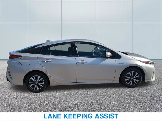 Used 2017 Toyota Prius Prime Plus w/ Preferred Accessory Package FWD image 6