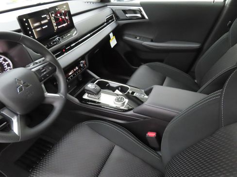 New 2026 Mitsubishi Outlander ES AWD/4WD image 21