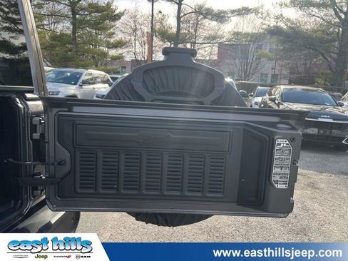 Used 2025 Jeep Wrangler Unlimited Sahara w/ Safety Group AWD/4WD image 13