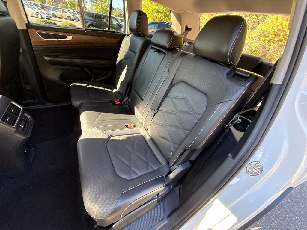 Used 2025 Volkswagen Atlas SE FWD image 31