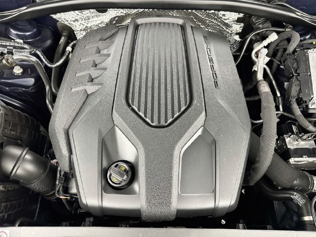 Used 2023 Porsche Macan AWD/4WD image 37