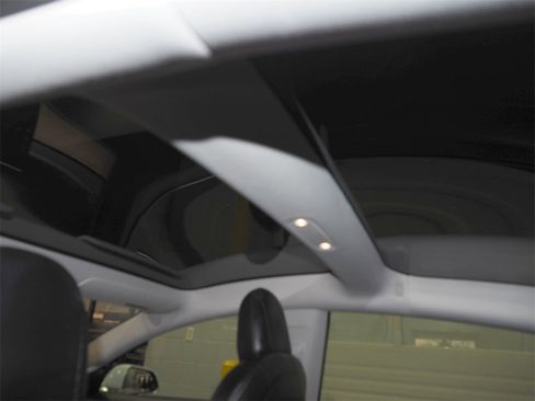 Used 2020 Tesla Model 3 Standard Range Plus image 10