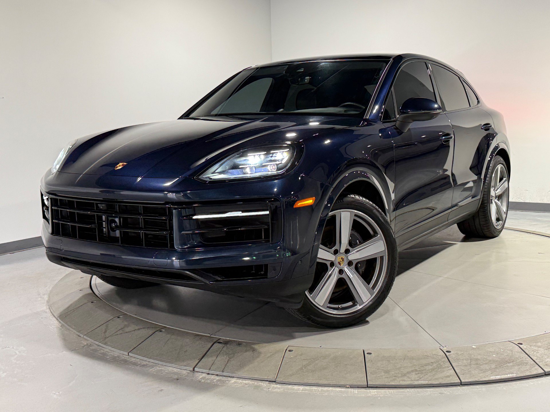 Used 2024 Porsche Cayenne Coupe AWD/4WD image 1