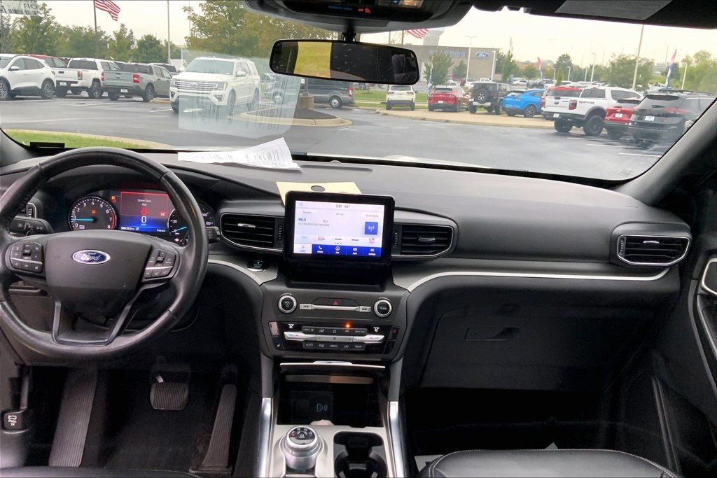 Used 2020 Ford Explorer XLT w/ Equipment Group 202A AWD/4WD image 10