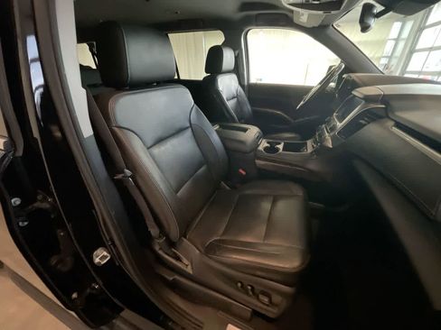 Used 2020 Chevrolet Suburban LT image 25