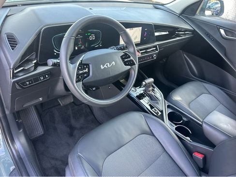 Certified 2025 Kia Niro EX image 19