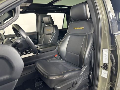 Used 2025 Ford Expedition Tremor AWD/4WD image 17