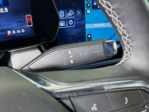 Used 2025 Chevrolet Equinox EV LT image 25