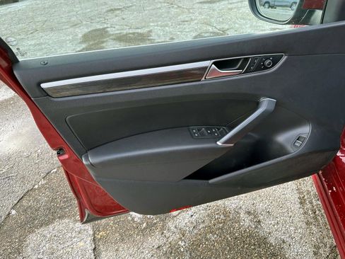 Used 2017 Volkswagen Passat 1.8T SE image 14