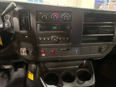 Used 2013 GMC Savana 1500 AWD image 36