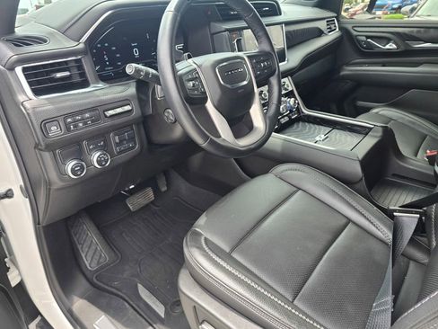 Used 2024 GMC Yukon Denali w/ Denali Reserve Package RWD image 24