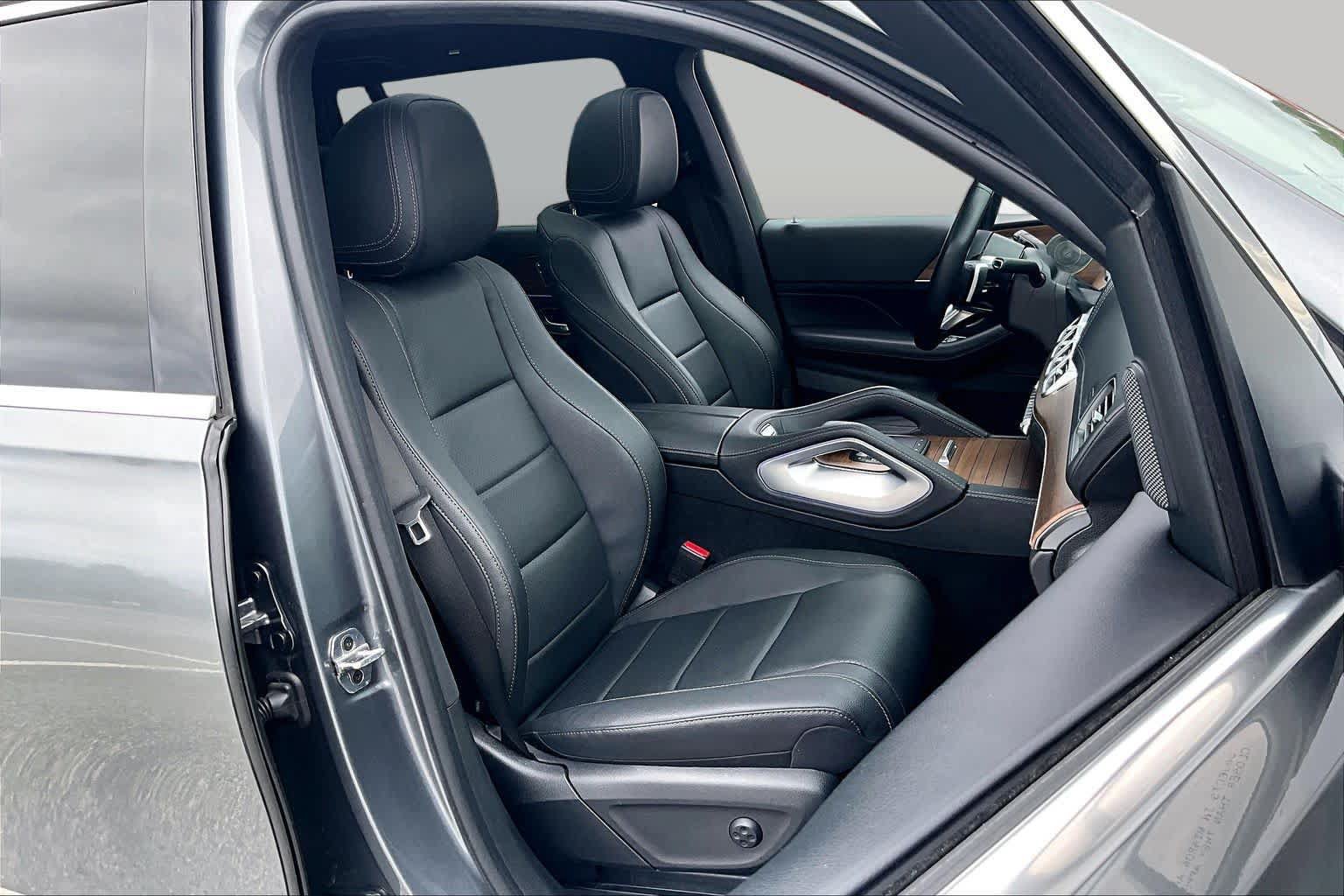 Used 2025 Mercedes-Benz GLS 450 4MATIC w/ AMG Line Exterior image 9