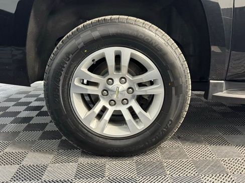 Used 2019 Chevrolet Suburban LT image 40