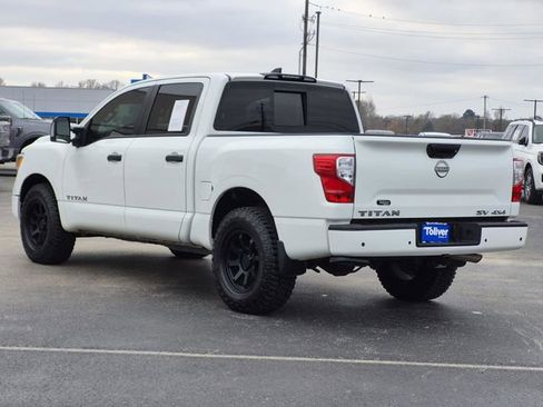 Used 2024 Nissan Titan SV w/ SV Convenience Package image 5