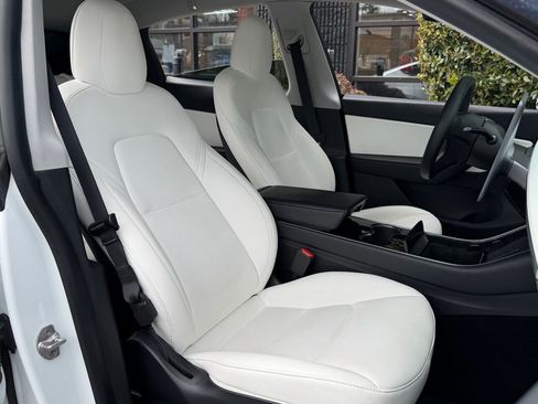 Used 2021 Tesla Model Y Long Range image 34