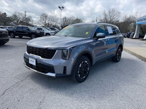 Used 2024 Kia Sorento S image 3