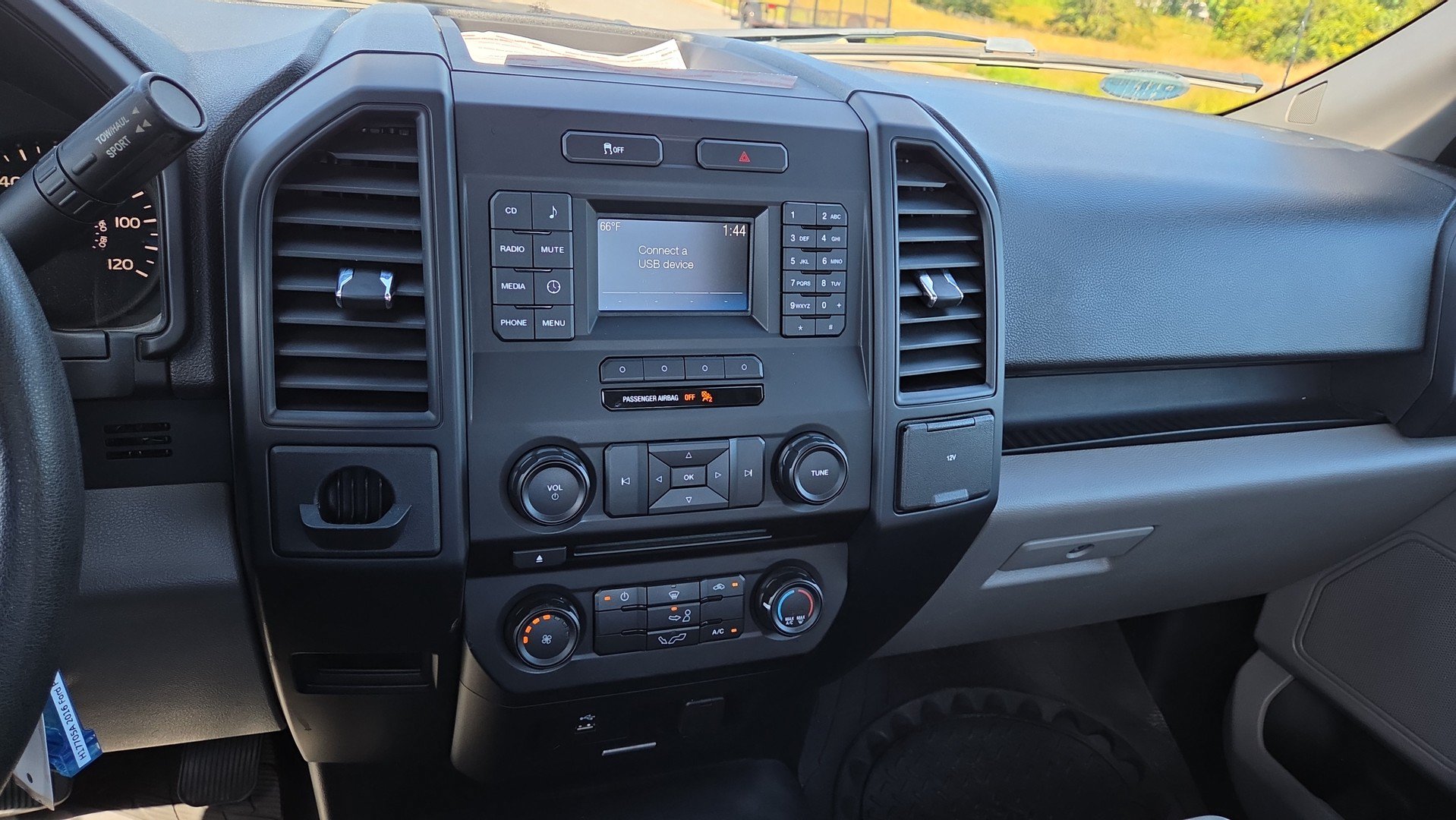 Used 2016 Ford F150 XL w/ Equipment Group 101A Mid RWD image 28