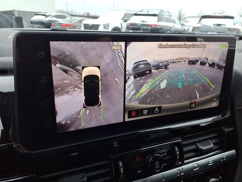 New 2026 Nissan Pathfinder SL image 10