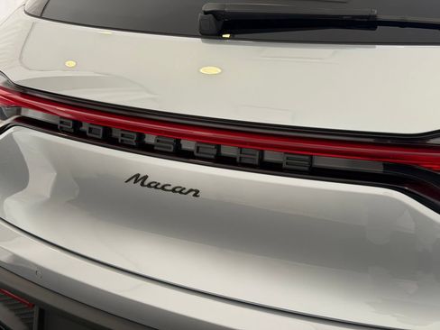 Certified 2026 Porsche Macan AWD/4WD image 24