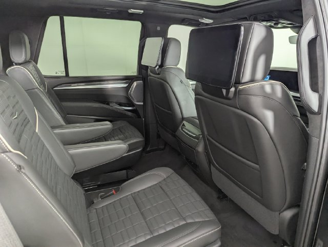 Used 2025 Cadillac Escalade V AWD/4WD image 22