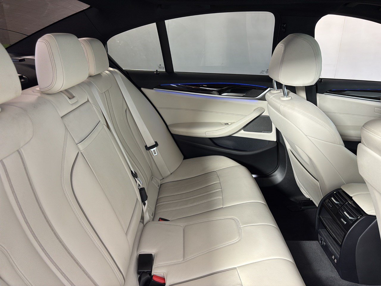 Used 2023 BMW 530i w/ Premium Package RWD image 29