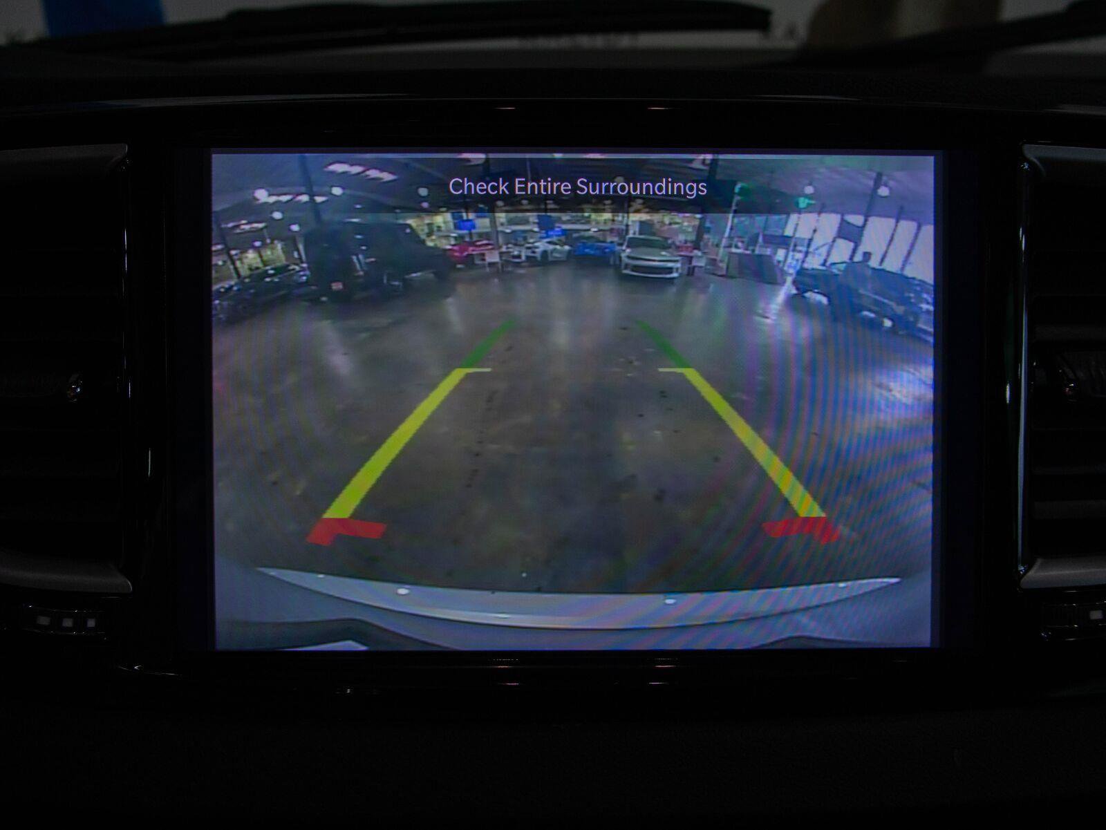 Used 2024 Chrysler Pacifica Touring-L FWD image 6