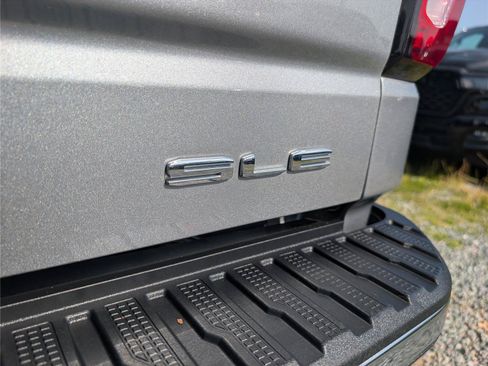 Used 2024 GMC Sierra 1500 SLE RWD image 10