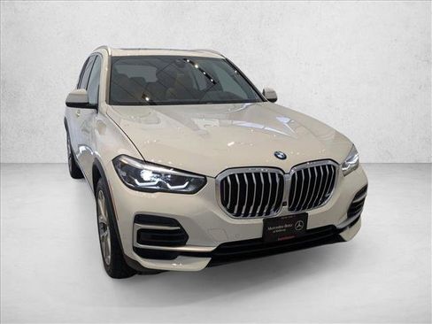 Used 2022 BMW X5 xDrive40i w/ Premium Package image 3
