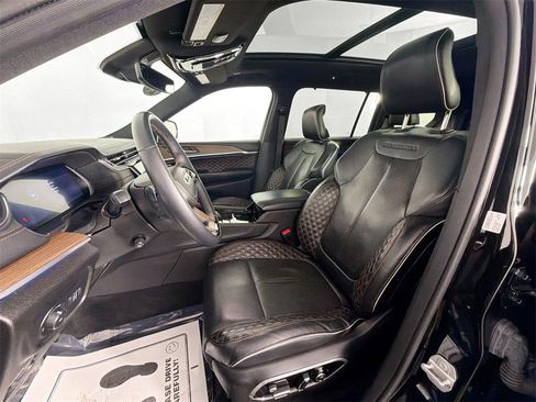 Used 2021 Jeep Grand Cherokee L Summit w/ Luxury Tech Group V image 20