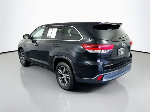 Used 2017 Toyota Highlander LE FWD image 5