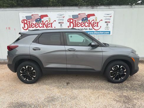 Used 2021 Chevrolet TrailBlazer LT w/ Convenience Package FWD image 2