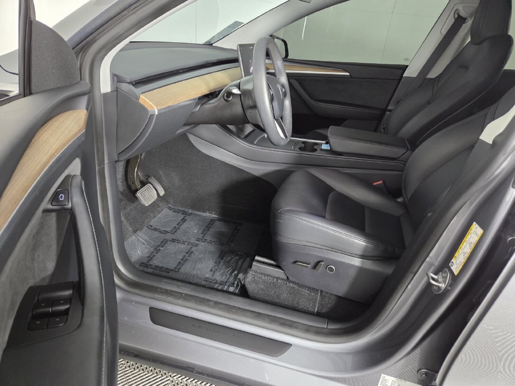 Used 2025 Tesla Model Y Long Range AWD/4WD image 11