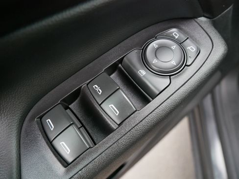 Used 2018 Chevrolet Equinox LT image 19