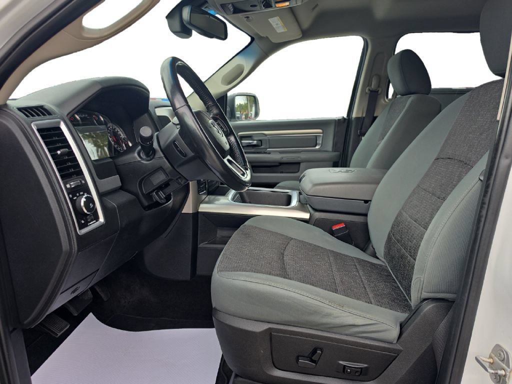 Used 2017 RAM 1500 Classic SLT w/ SLT Plus D←cor Group AWD/4WD image 10