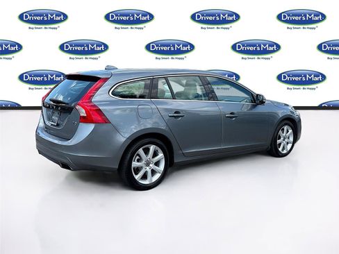 Used 2017 Volvo V60 T5 Premier w/ Convenience Package FWD image 7