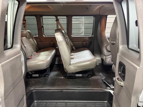 Used 2017 GMC Savana 3500 LS image 12