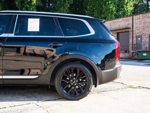 Used 2020 Kia Telluride SX w/ Towing Package FWD image 5
