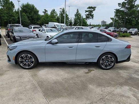 Used 2026 BMW 530i xDrive w/ M Sport Package image 8