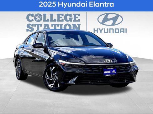 Used 2025 Hyundai Elantra Sport image 1