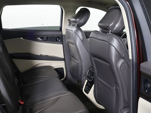 Used 2020 Lincoln Nautilus Reserve AWD/4WD image 32