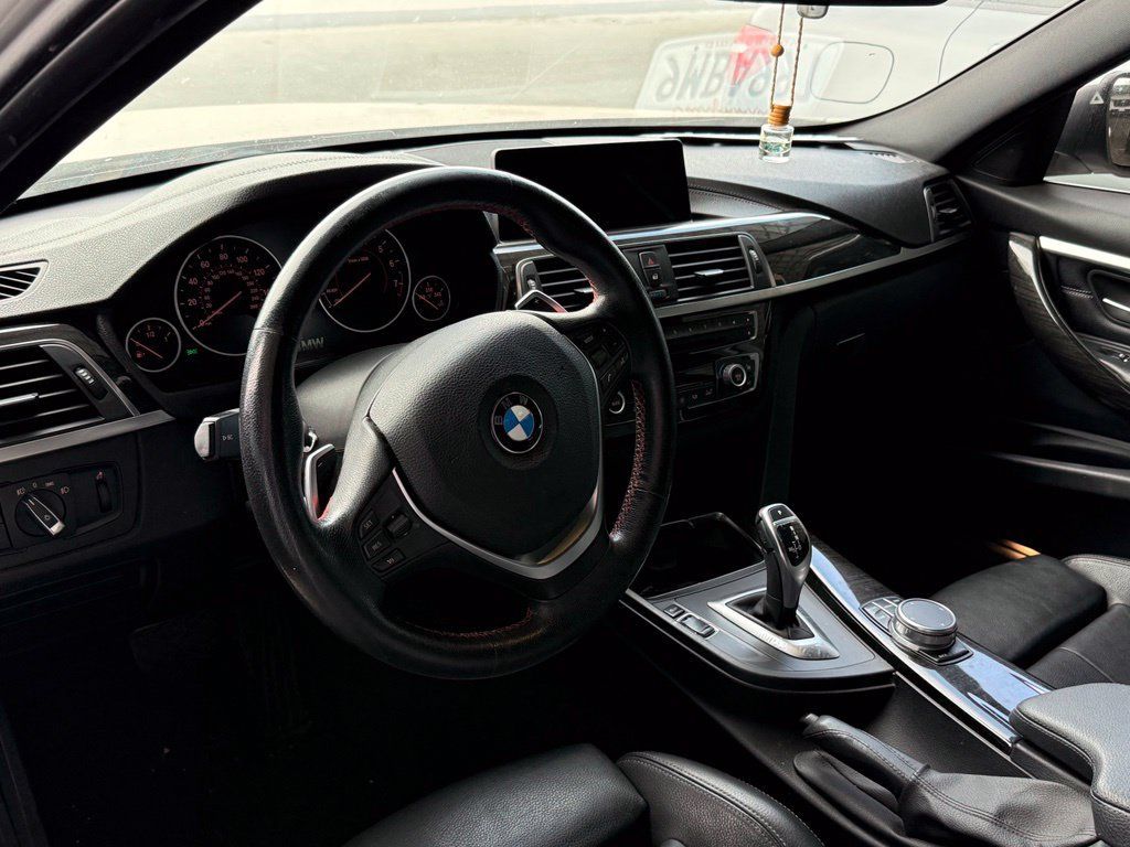 Used 2018 BMW 330i Sedan RWD image 2