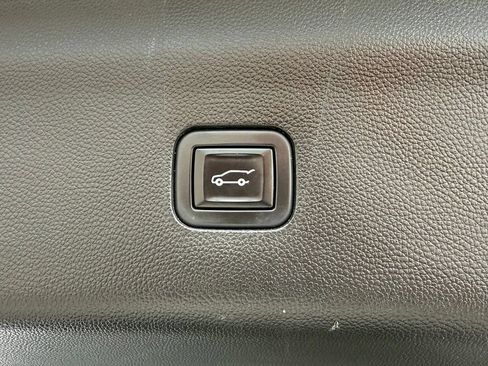 Used 2020 Buick Enclave Premium w/ Sun and Sites Package AWD/4WD image 19
