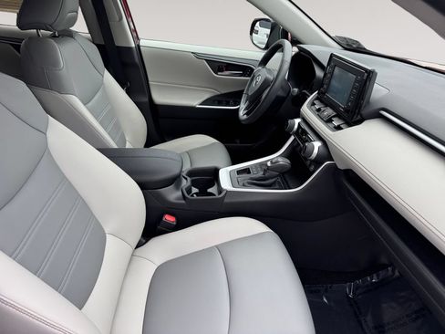 Used 2020 Toyota RAV4 XLE Premium AWD/4WD image 15