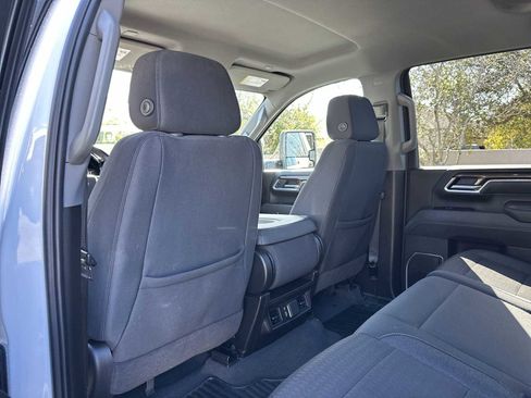 Used 2025 Chevrolet Silverado 2500 LT w/ Convenience Package image 16